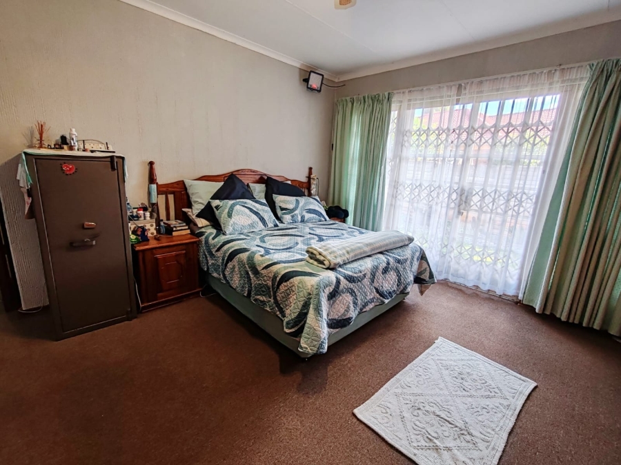3 Bedroom Property for Sale in Kannoniers Park North West